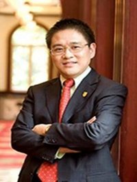其中教授/主任医师8名